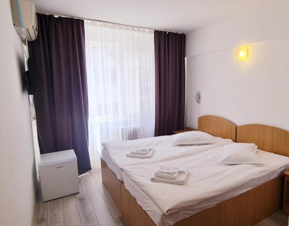 Hotel Victoria Yaş Dış mekan fotoğraf