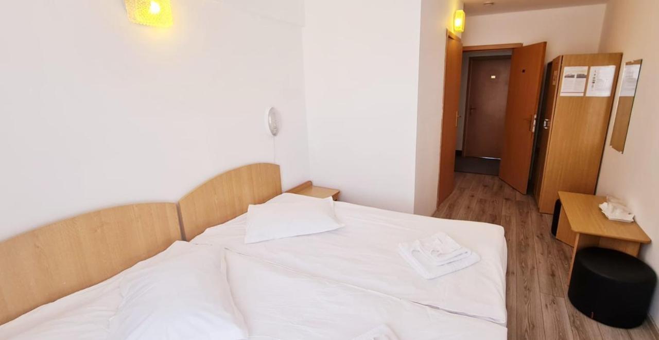 Hotel Victoria Yaş Dış mekan fotoğraf